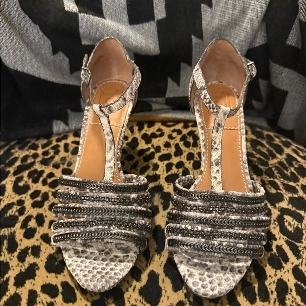 Bacio 61 Chic Black and Gray Wedge Shoes with Shimmery Texture 7.5